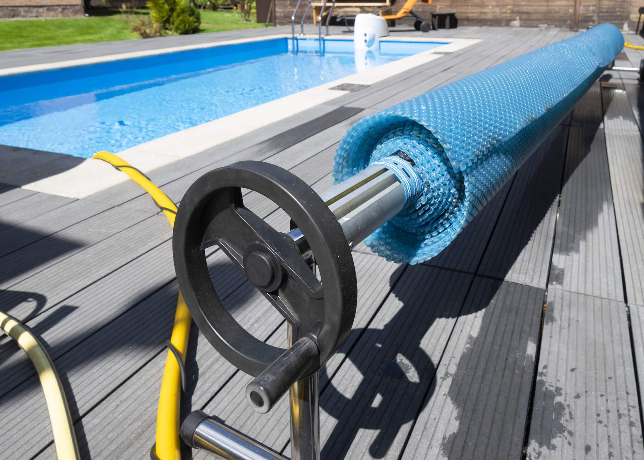 Bâche pour le Commerce et la Grande Distribution Bâche à bulle de piscine sur son enrouleur